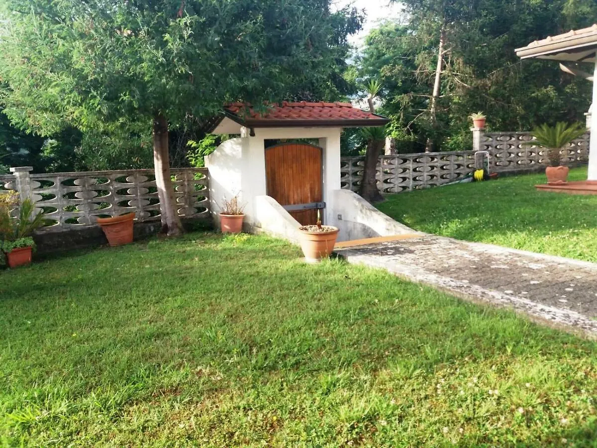Da Adria al Corvenale - Casa Vacanze Carrara - Villa 0*,  Italia